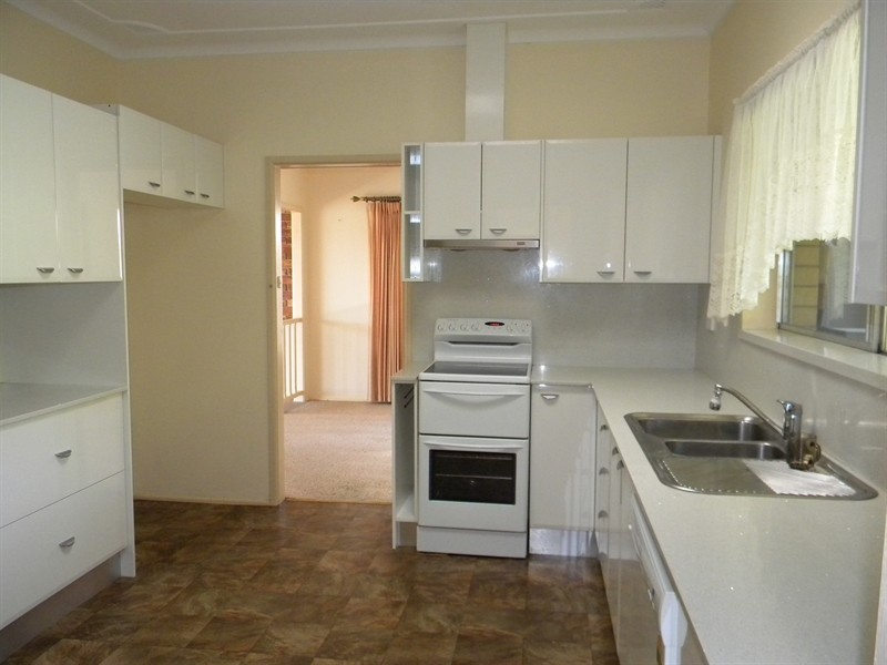 9 Florence Avenue, Point Frederick NSW 2250