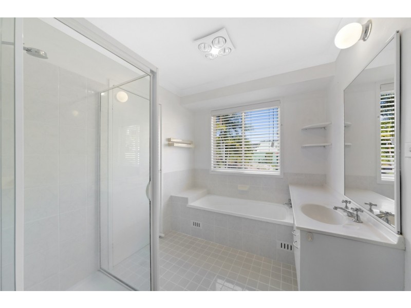 3 Irwin Place, Green Point NSW 2251