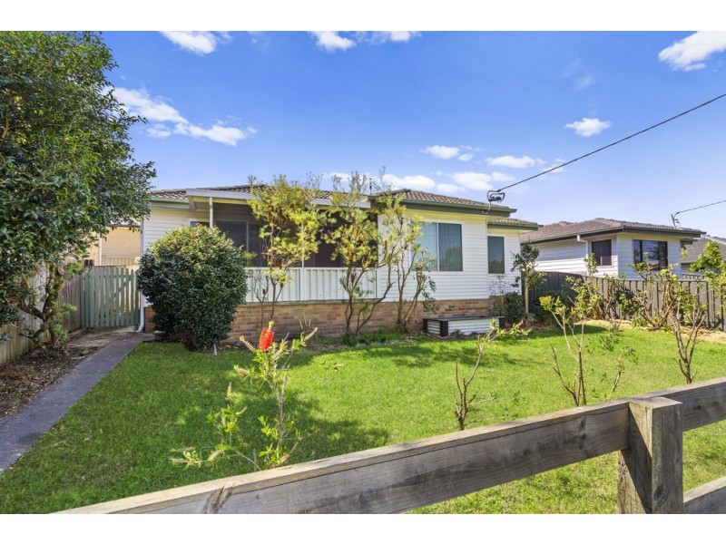 12 Lock Avenue, Springfield NSW 2250