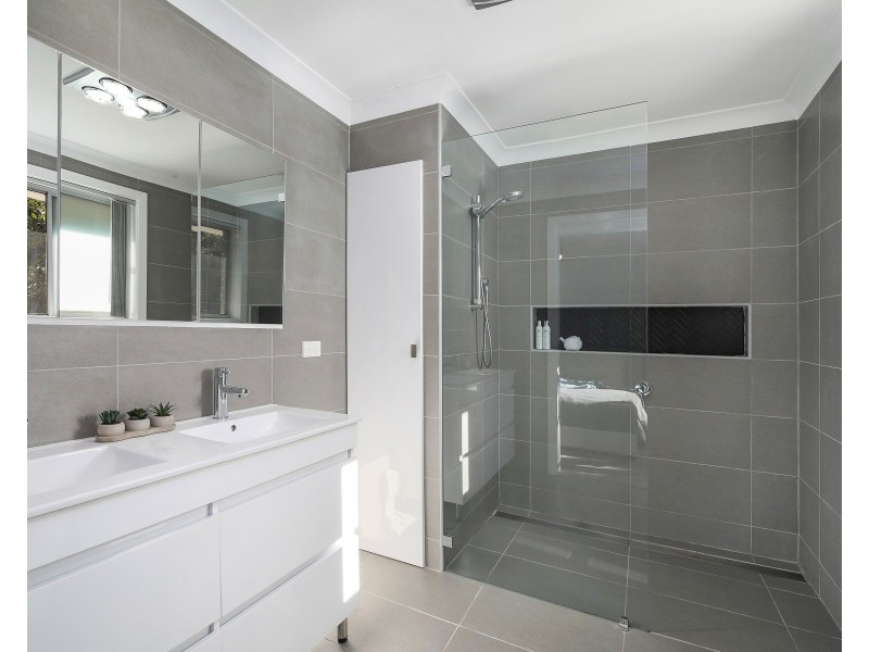 1 Wistaria Street, Wyoming NSW 2250