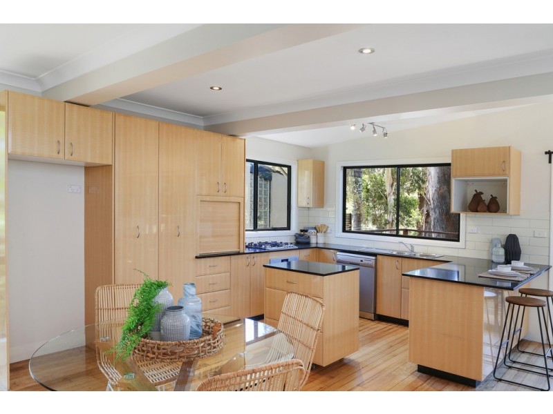 18 Beachcomber Parade, North Avoca NSW 2260