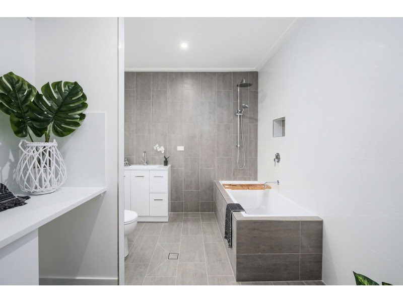 18 Beachcomber Parade, North Avoca NSW 2260