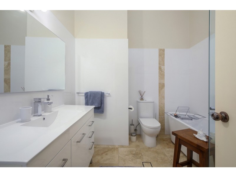 72 Bay View Avenue, East Gosford NSW 2250