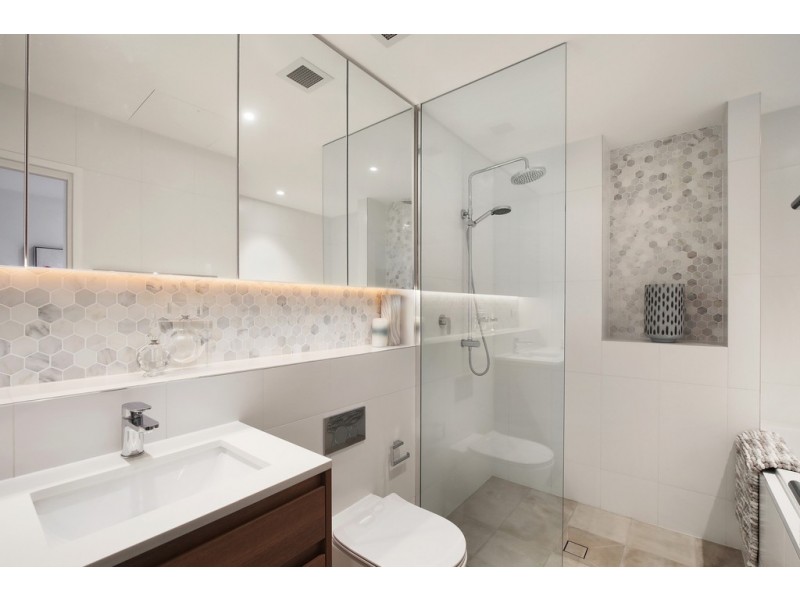 202/13 Lynn Avenue, Point Frederick NSW 2250