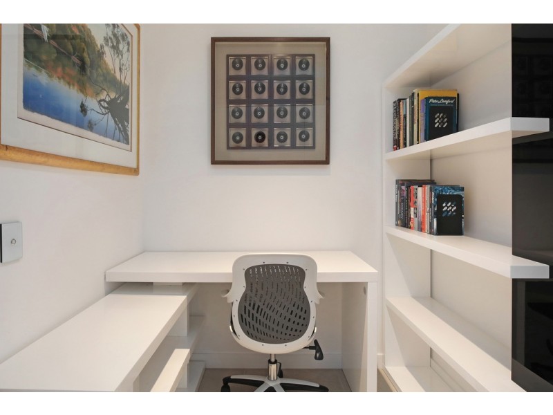 202/13 Lynn Avenue, Point Frederick NSW 2250