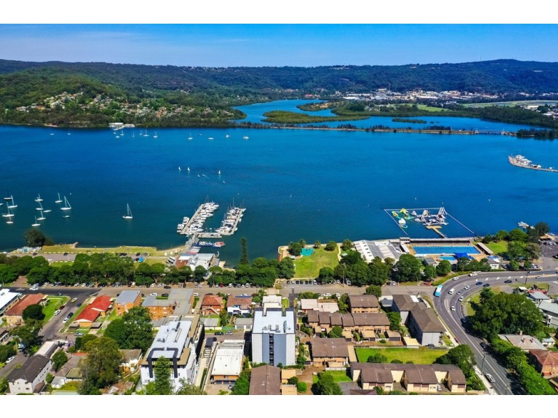 202/13 Lynn Avenue, Point Frederick NSW 2250