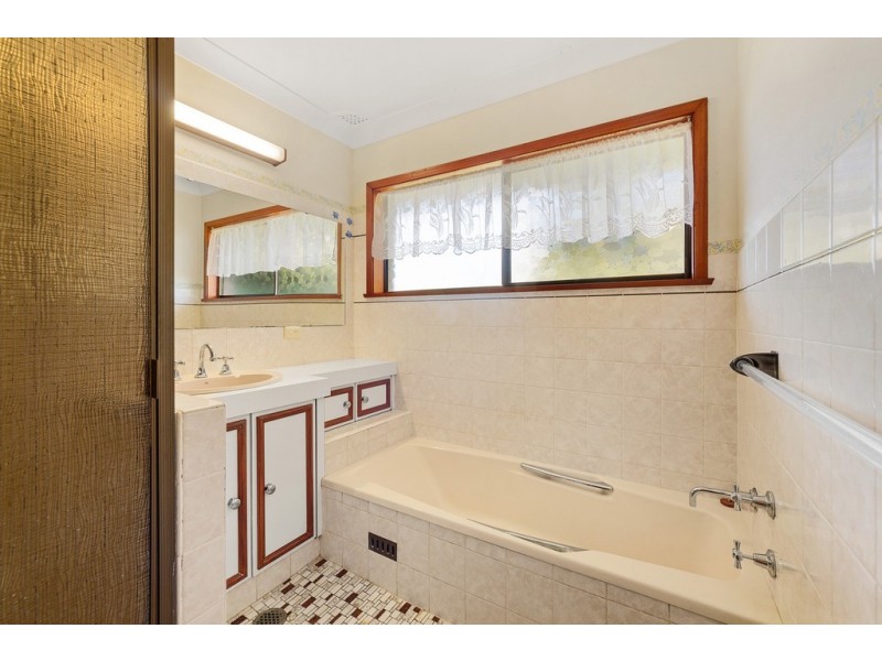 11 Sullens Avenue, East Gosford NSW 2250