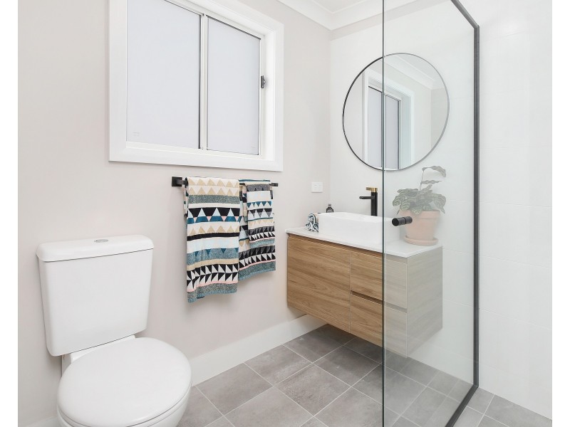 11 Holly Avenue, Narara NSW 2250