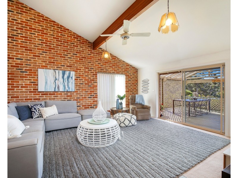 15 Howard Avenue, Green Point NSW 2251