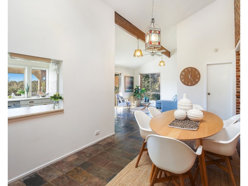 15 Howard Avenue, Green Point NSW 2251