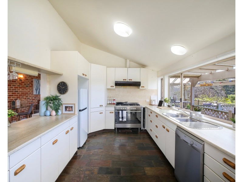 15 Howard Avenue, Green Point NSW 2251