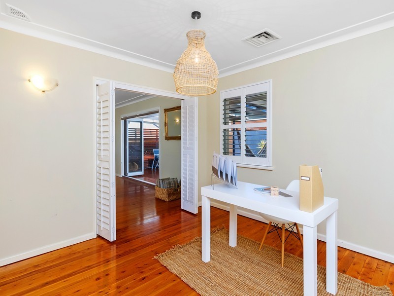 106 Albany Street, Point Frederick NSW 2250