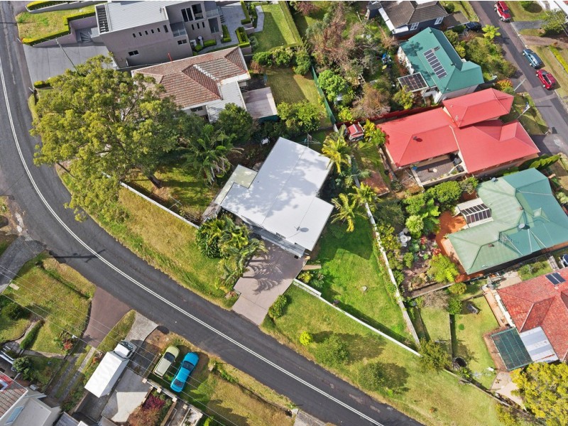 1 Bay View Avenue, East Gosford NSW 2250