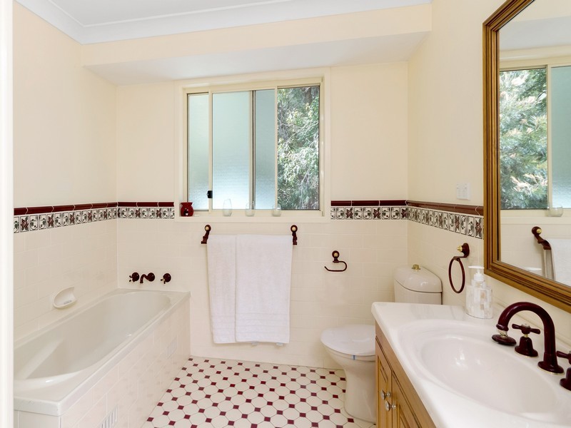 42 Katherine Crescent, Green Point NSW 2251