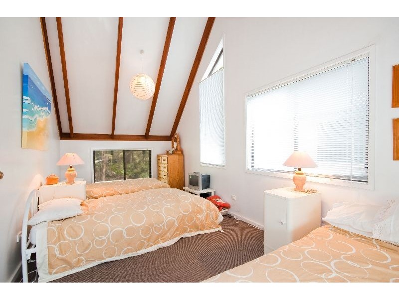 10 Nukara Avenue, Hardys Bay NSW 2257