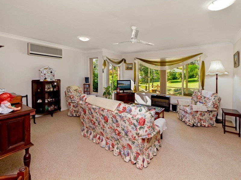 2/1 Thistle Glen Close, Green Point NSW 2251