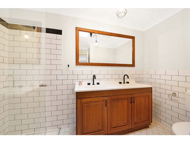 5 Beveridge Drive, Green Point NSW 2251