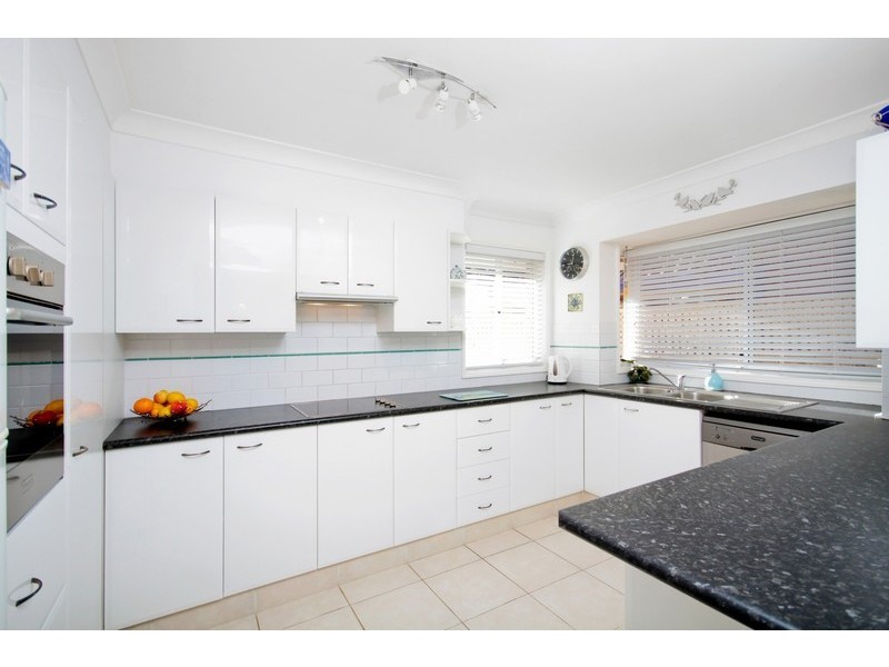 2/24 Beveridge Drive, Green Point NSW 2251