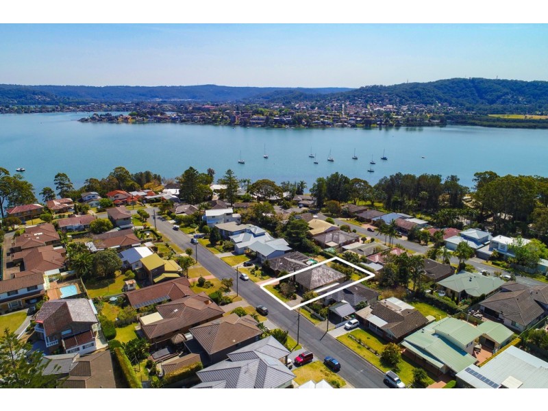 12 Lakewood Avenue, Green Point NSW 2251