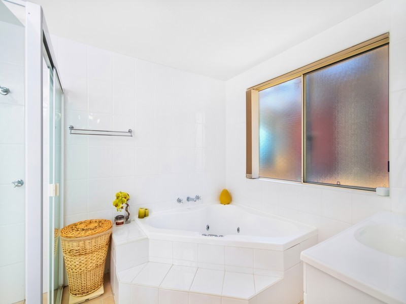 25  James Sea Drive, Green Point NSW 2251