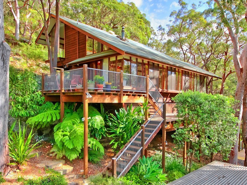 10 Flora Avenue, Hardys Bay NSW 2257