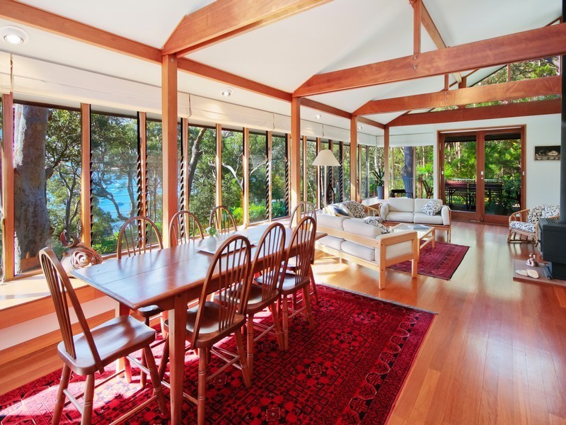 10 Flora Avenue, Hardys Bay NSW 2257