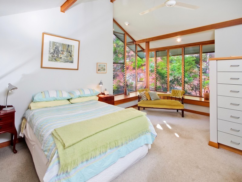 10 Flora Avenue, Hardys Bay NSW 2257