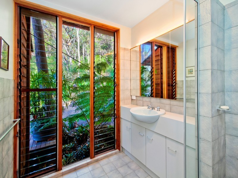 10 Flora Avenue, Hardys Bay NSW 2257