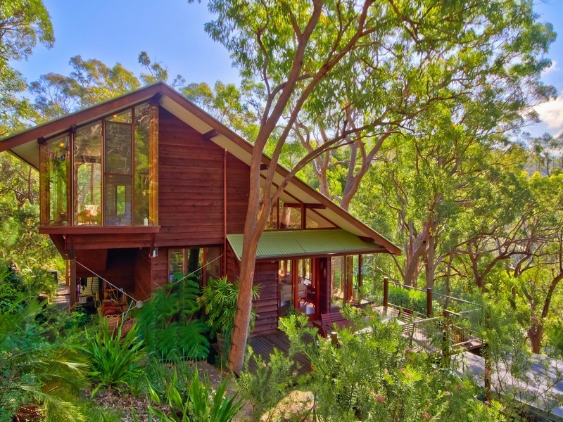 10 Flora Avenue, Hardys Bay NSW 2257