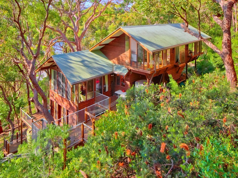 10 Flora Avenue, Hardys Bay NSW 2257