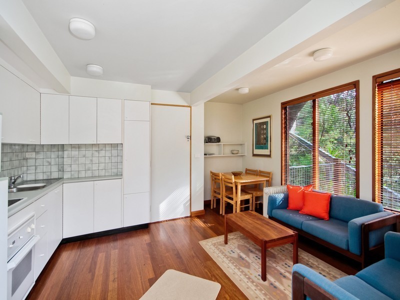 10 Flora Avenue, Hardys Bay NSW 2257