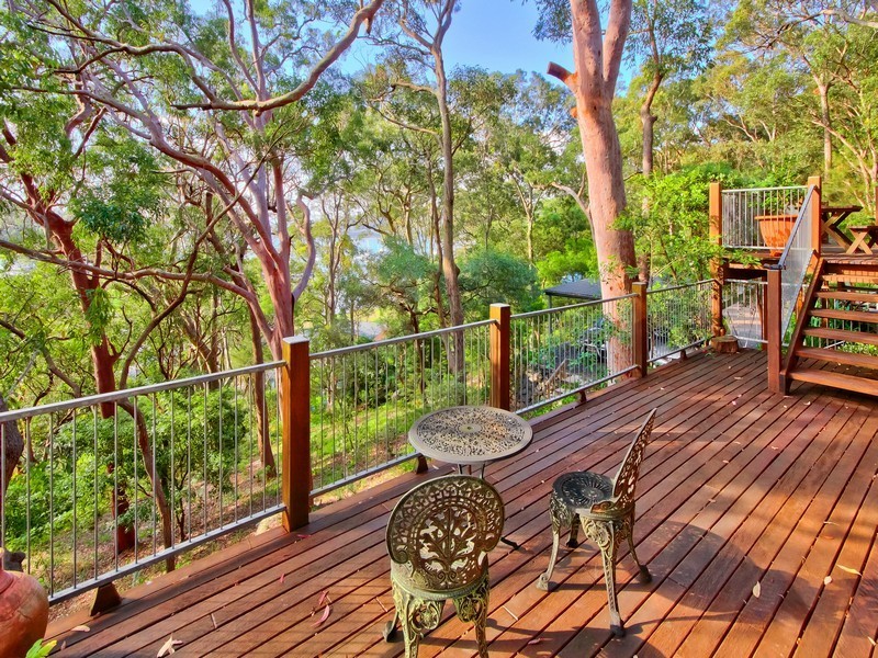 10 Flora Avenue, Hardys Bay NSW 2257