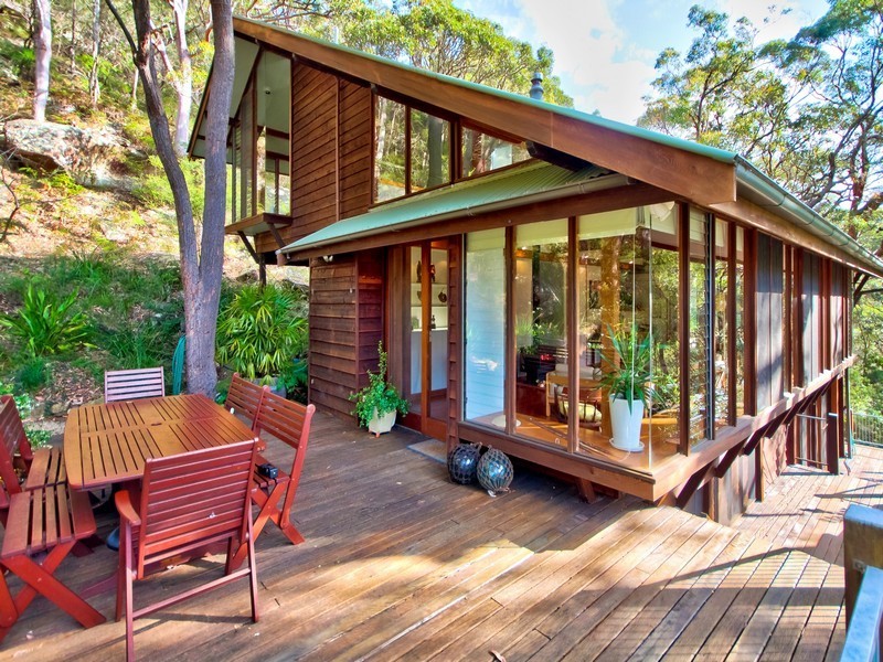 10 Flora Avenue, Hardys Bay NSW 2257