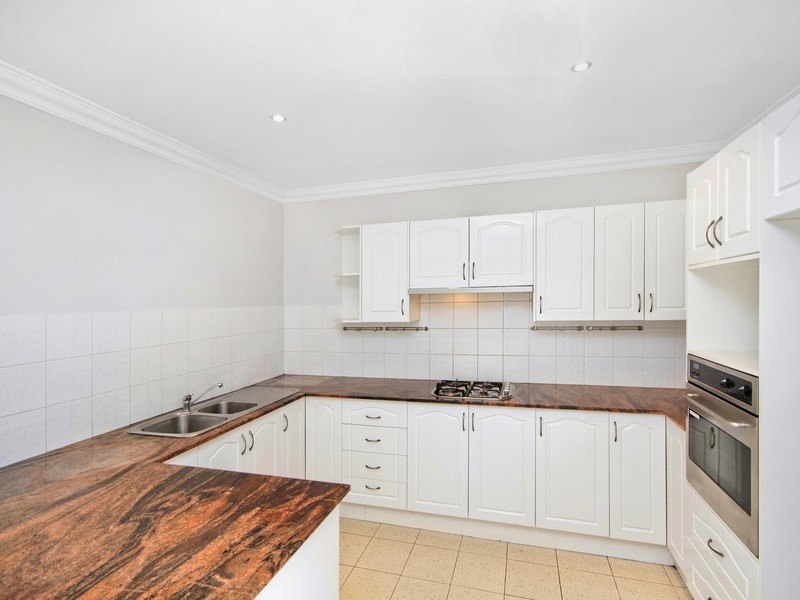 21/2 Adcock Avenue, West Gosford NSW 2250