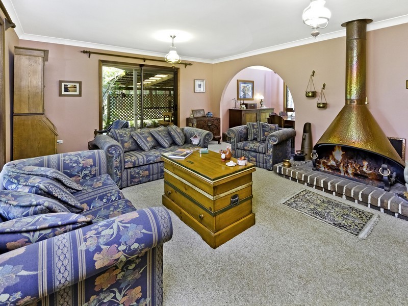 16 Dombey Road, Lisarow NSW 2250