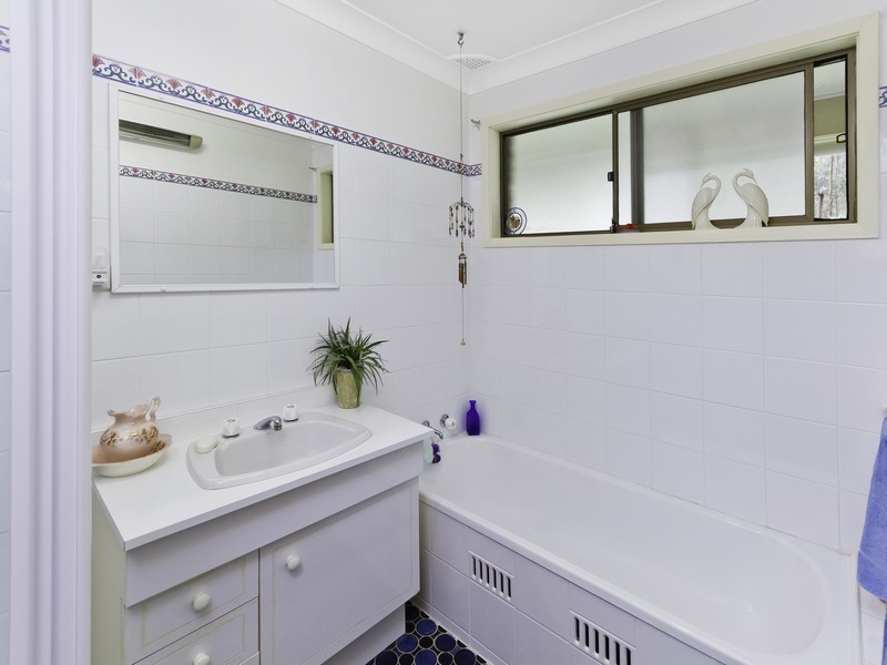 16 Dombey Road, Lisarow NSW 2250