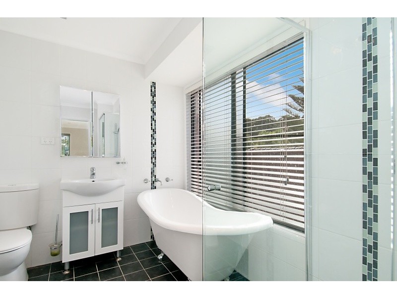 4 Lilac Close, Springfield NSW 2250