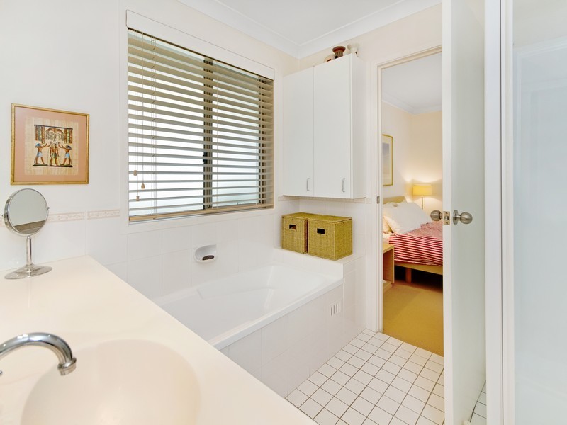17 Merideth Place, Green Point NSW 2251