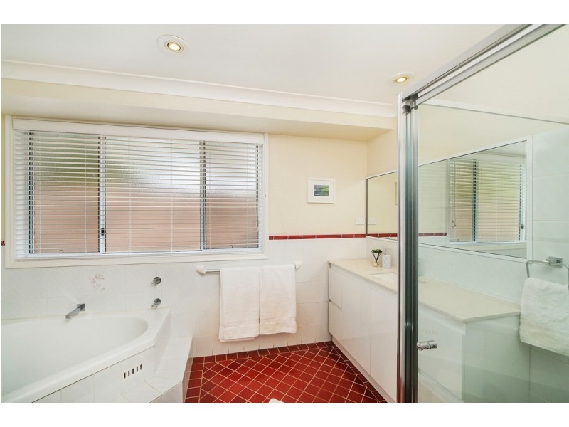 18 Beveridge Drive, Green Point NSW 2251