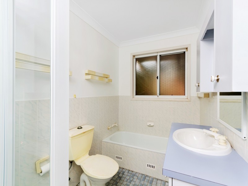 1/6 St Andrews Close, Green Point NSW 2251
