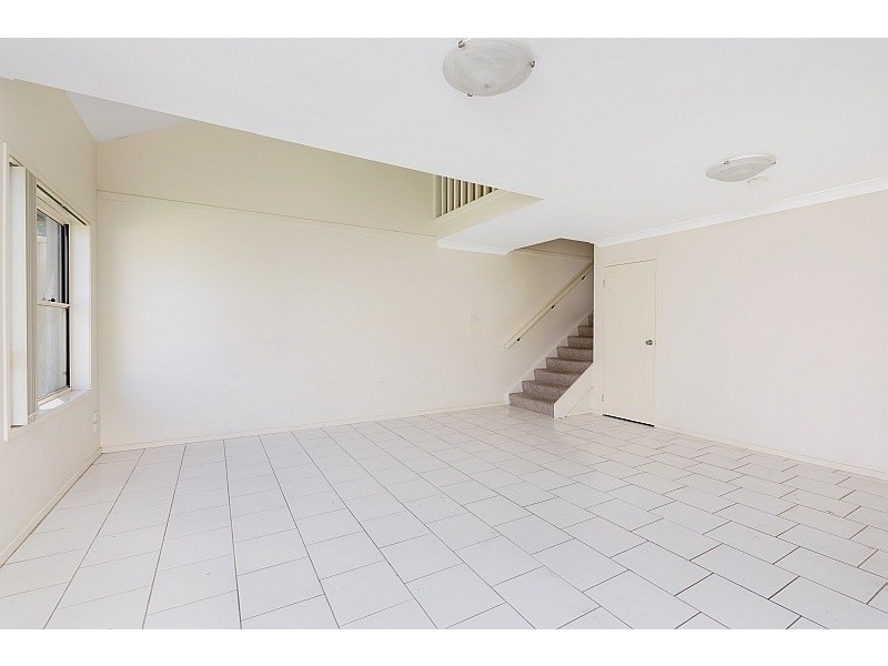 10/8-10 Jarrett Street, North Gosford NSW 2250