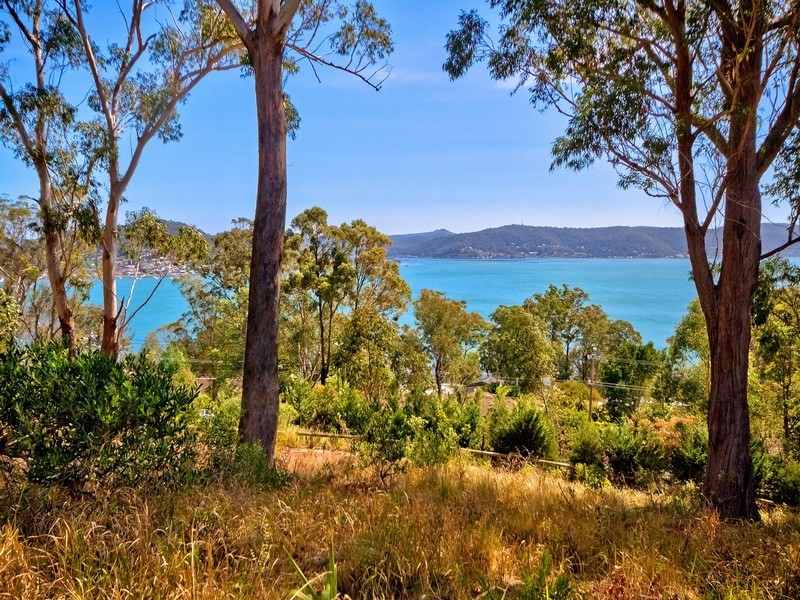 330 Avoca Drive, Green Point NSW 2251