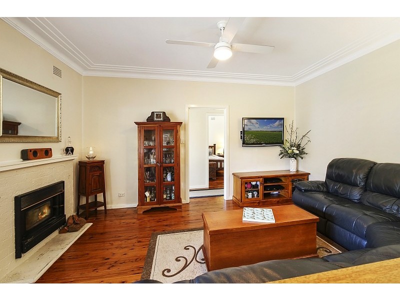 6 Lynnette Crescent, East Gosford NSW 2250