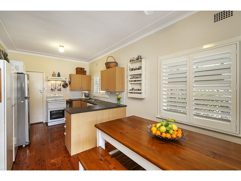 6 Lynnette Crescent, East Gosford NSW 2250