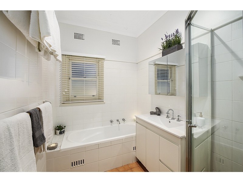 6 Lynnette Crescent, East Gosford NSW 2250