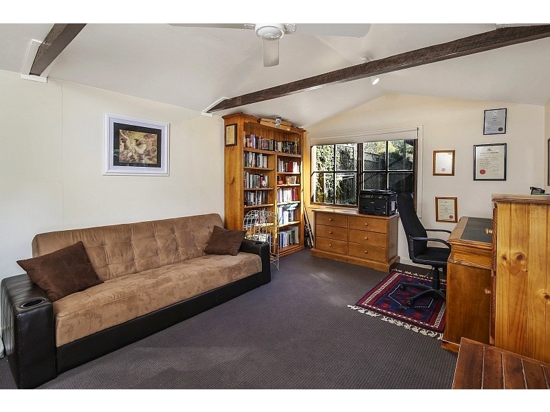 6 Lynnette Crescent, East Gosford NSW 2250