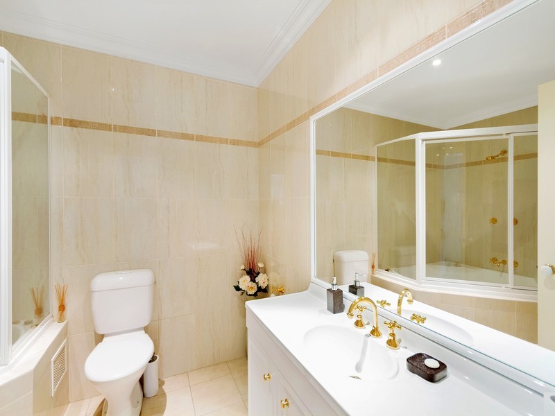 24/2 Adcock Avenue, West Gosford NSW 2250