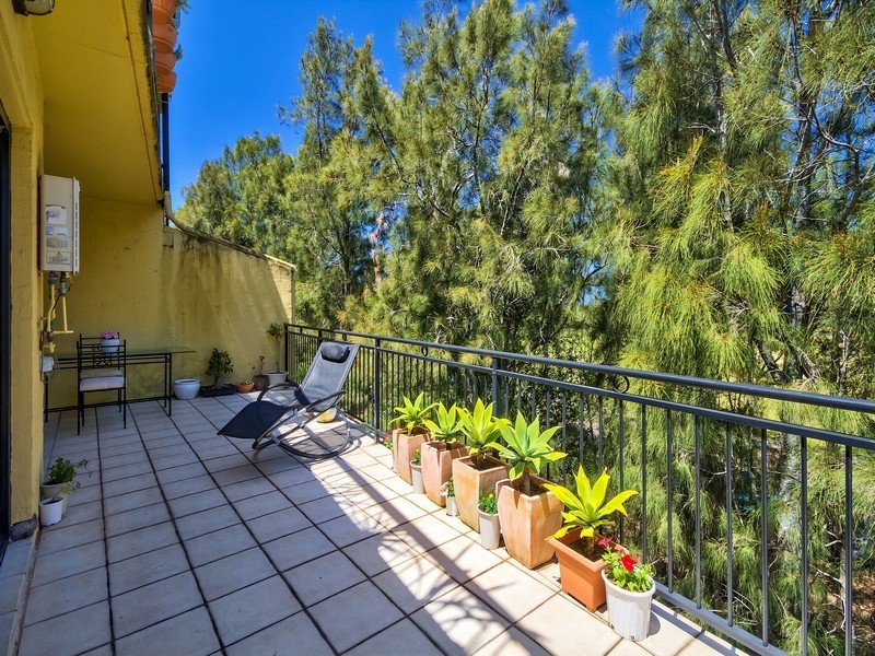 24/2 Adcock Avenue, West Gosford NSW 2250