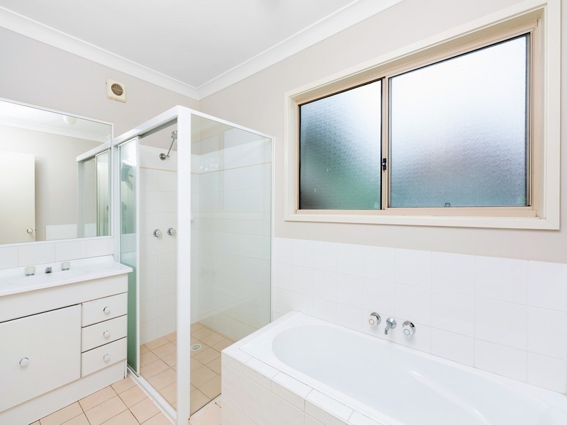 17 Irwin Place, Green Point NSW 2251