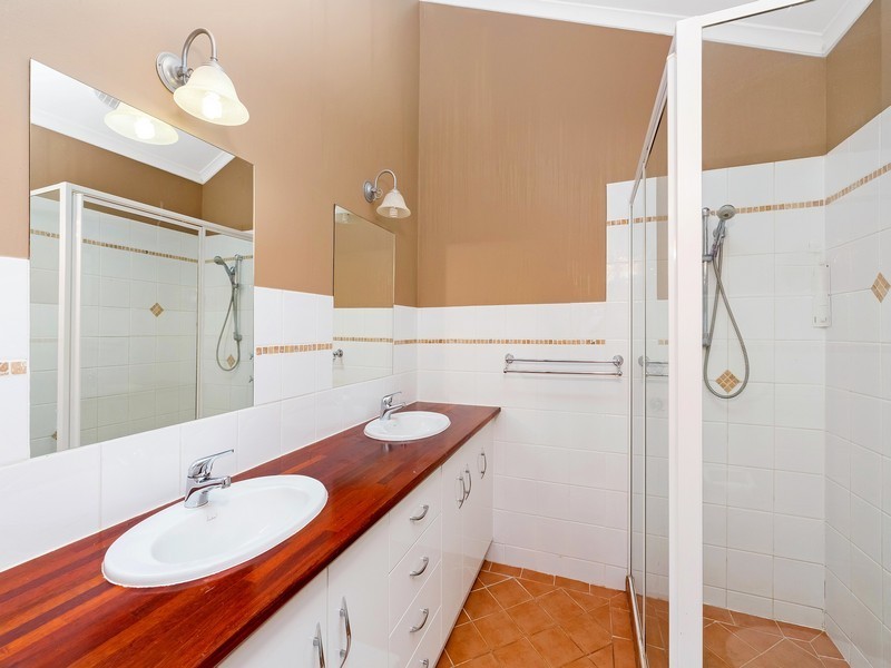 10 Sullens Avenue, East Gosford NSW 2250